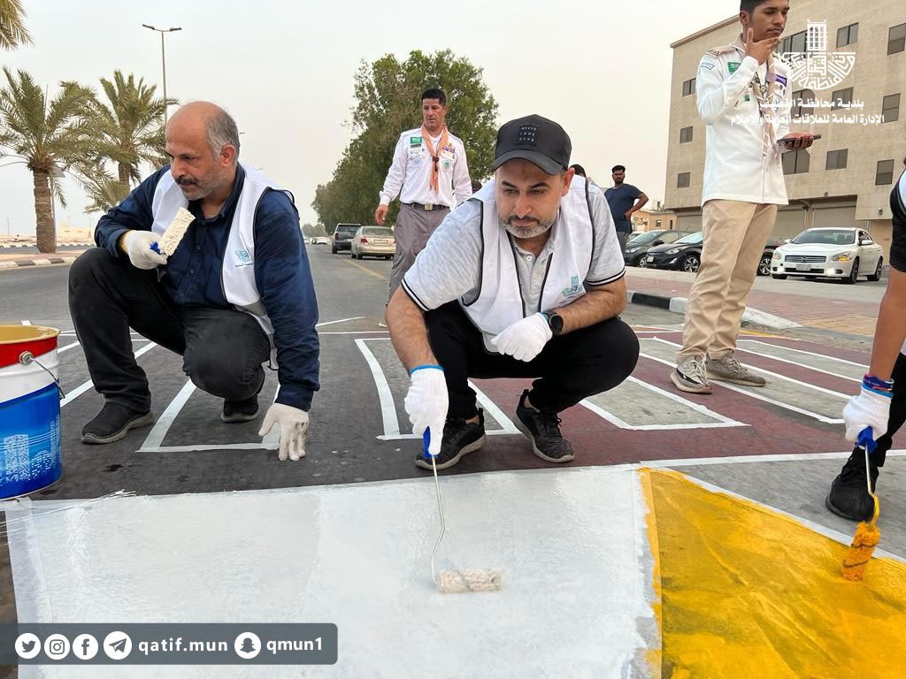 qatif_mun's tweet photo. نسعى من خلال هذه المبادرة إلى تعزيز العمل التطوعي في المجتمع، وتأكيد أهمية رصد مظاهر التشوه البصري في كافة الشوارع وداخل الأحياء السكنية، لتسهيل معالجتها والارتقاء بالمظهر العام لهذه المواقع بمشاركة مجتمعية فاعلة.

#شكرًا_للمتطوعين 🇸🇦 https://t.co/d4OgOPoajy