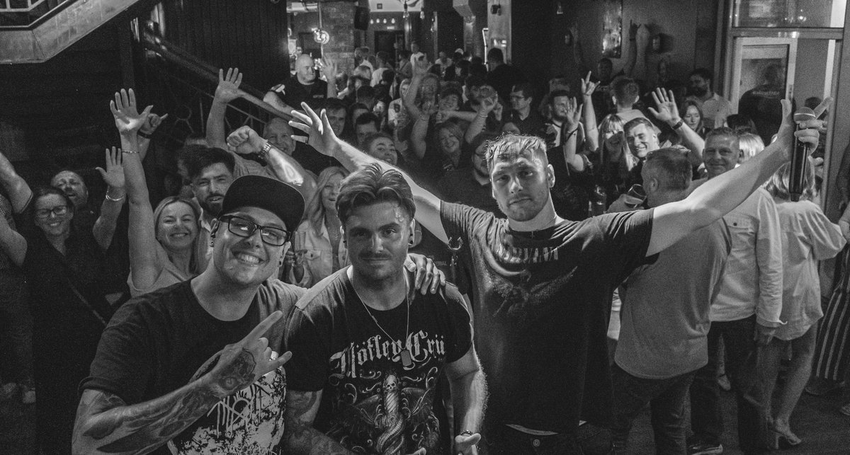 Brilliant night in Hereford @gordonbennetts1 last night. 
Massive thanks to Luke for filling in on bass. 
Tonight we return to Hereford to headline <a href="/WyeFloat/">WYE FLOAT</a> 10pm!! 🐙