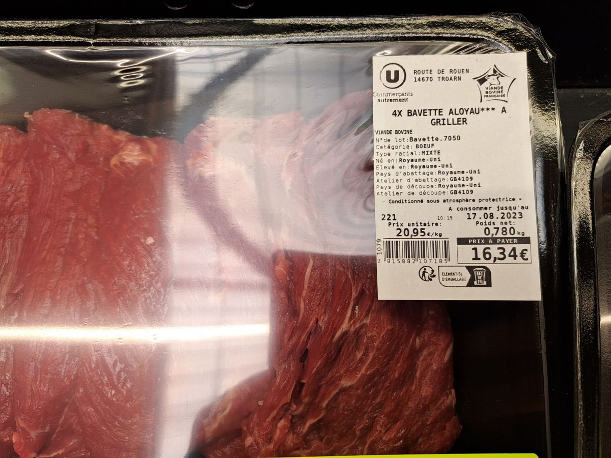 Alexporte27's tweet photo. Alors @superU @Troarn on fait des petites blagues à ses consommateurs ?? Viande de bœuf du Royaume uni avec logo viande française! en fait j’appelle ça de la tromperie, du vol, peut être que la @dgccrf serait heureuse de cette nouvelle? Des centaines de colis en rayon!Raz le bol https://t.co/Gvfwq5W1Cr