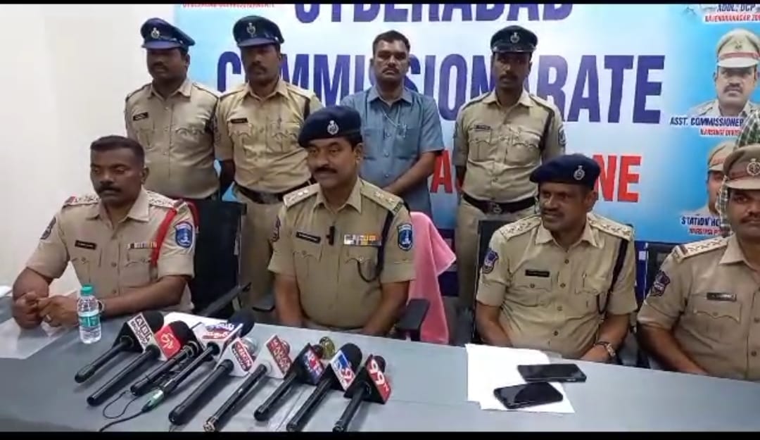 Today we have arrested two chain snatchers Syed Nawaz and Syed Shareef in FIR No 838/2023 U/s 392 IPC, Sec 25(1B) (b) of Arms Act-1959 of Narsingi PS and sent them to Judicial custody.