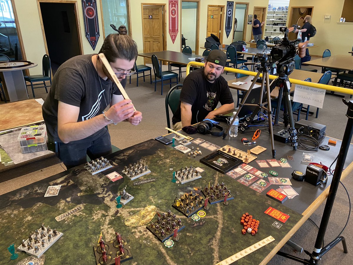 SomeKindaGeek30's tweet photo. Round 1 in the Ohio Nationals Qualifier vs Free Folk on the #SundaySlaughter YouTube stream. Lost Gregor & his unit early, was able to rally back and pull a 10-2 win in 4 turns. Riot of a game and I’m really sweaty now. #ASOIAF https://t.co/qwhwBpZDK6