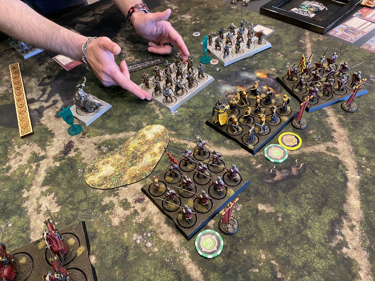 SomeKindaGeek30's tweet photo. Round 1 in the Ohio Nationals Qualifier vs Free Folk on the #SundaySlaughter YouTube stream. Lost Gregor & his unit early, was able to rally back and pull a 10-2 win in 4 turns. Riot of a game and I’m really sweaty now. #ASOIAF https://t.co/qwhwBpZDK6