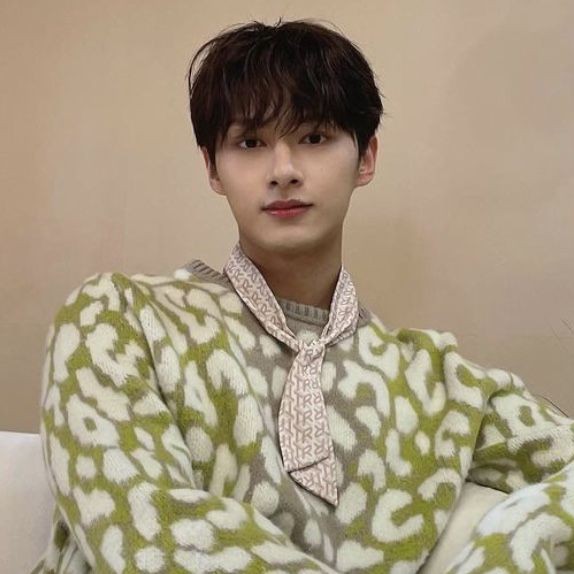 day 1

hi i'm ari !! and i'm looking for interactive #moots

-she/her, filo, infp-t
-new to #kpoptwt &amp; #stantwt
-mostly looking for carats, engenes, moa, nctzens, bunnies
-any fandom is welcome

like or rt to spread ! ^^