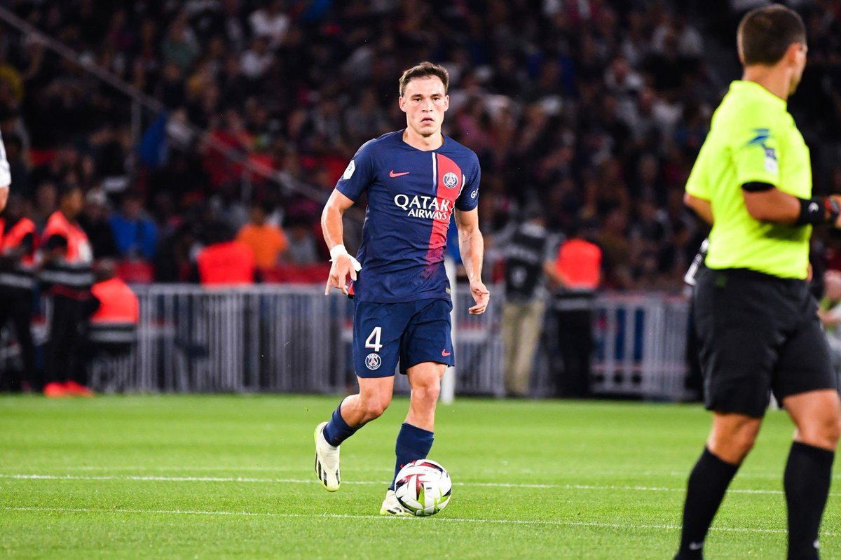 PSG_Univers's tweet image. 📊| Manuel Ugarte 🇺🇾 VS Lorient : 

▫️95 minutes jouées ✅
▫️111 ballons touchés ✅
▫️88 passes précises (93,6%) ✅
▫️3 passes en profondeur ✅
▫️14 duels remportés ✅

#PSGFCL | #UGARTE | #PSGLorient