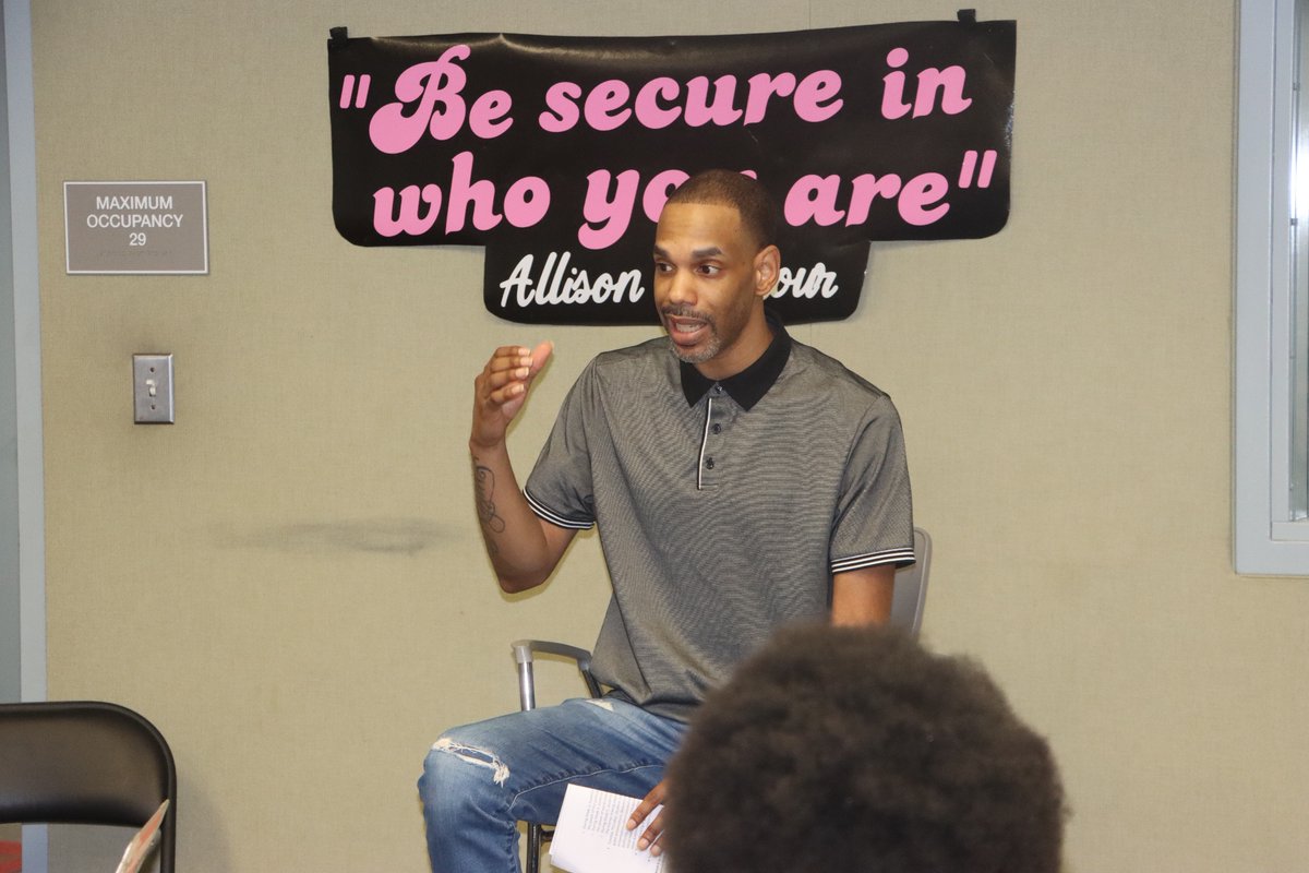 WILL_POWERLTL's tweet photo. Saturday Salute to @RealTimeNews10 for a the hard work he puts in around the city covering, here’s a few snapshots of when he visited our Young Journalists at Deanwood, Much Love #Dc #news #Dpr #MorethanRec #DRBP @bootsyvegas https://t.co/dgHLHOdkL6