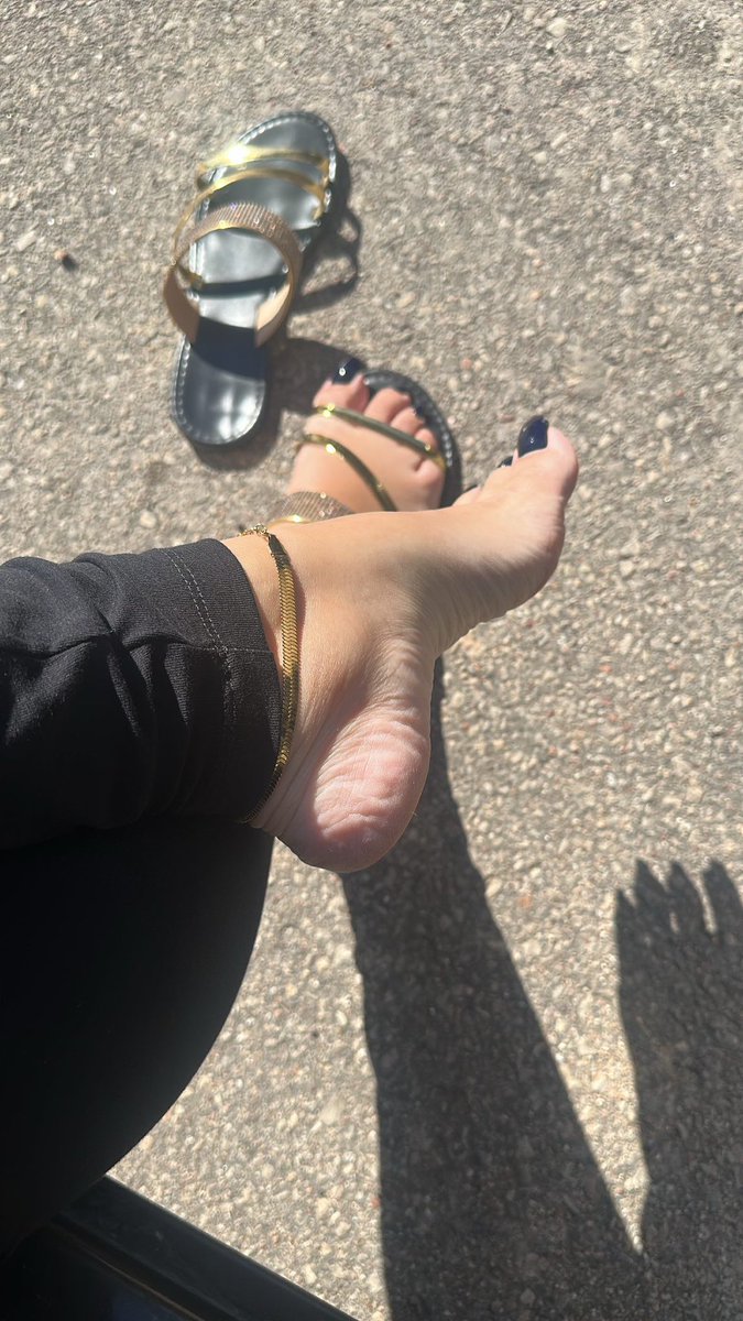 Mysplendidfeet's tweet photo. Look at them sweaty feet https://t.co/Gs5dIEYkFK