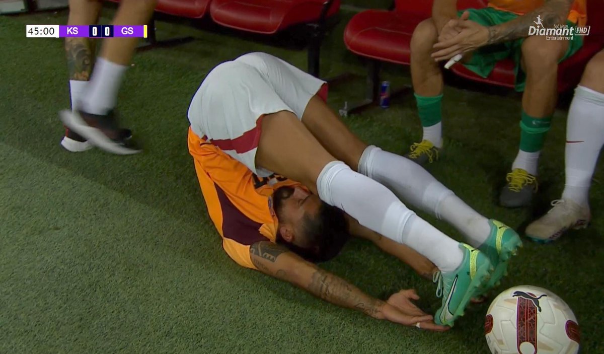 DeTrollSports_'s tweet photo. SON DAKİKA| Galatasaray'ın son dakikalardaki Kayserili oyuncuları baştan çıkarma taktiği başarılı olmadı ve puan kaybetti 

#KYSvGS https://t.co/7zk7yj7s7x