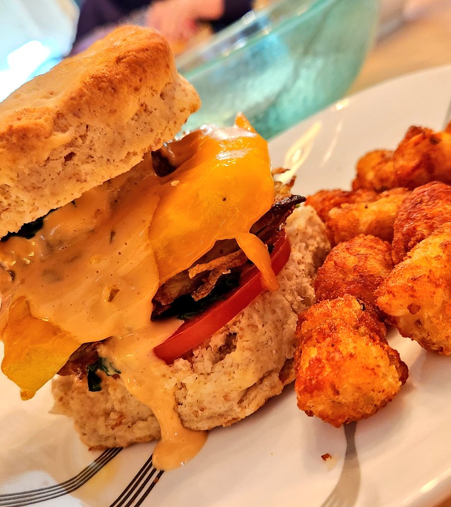 HowieSouthworth's tweet photo. There are #breakfast #sandwiches, then there are #cookbook #author breakfast sandwiches. 
#buttermilk #biscuit #hashbrown #omelet #sharpcheddar #tomato #spinach @BeyondMeat  #sausage #innout #sauce. #tatertots #fordinner https://t.co/yQEGyTM0cN