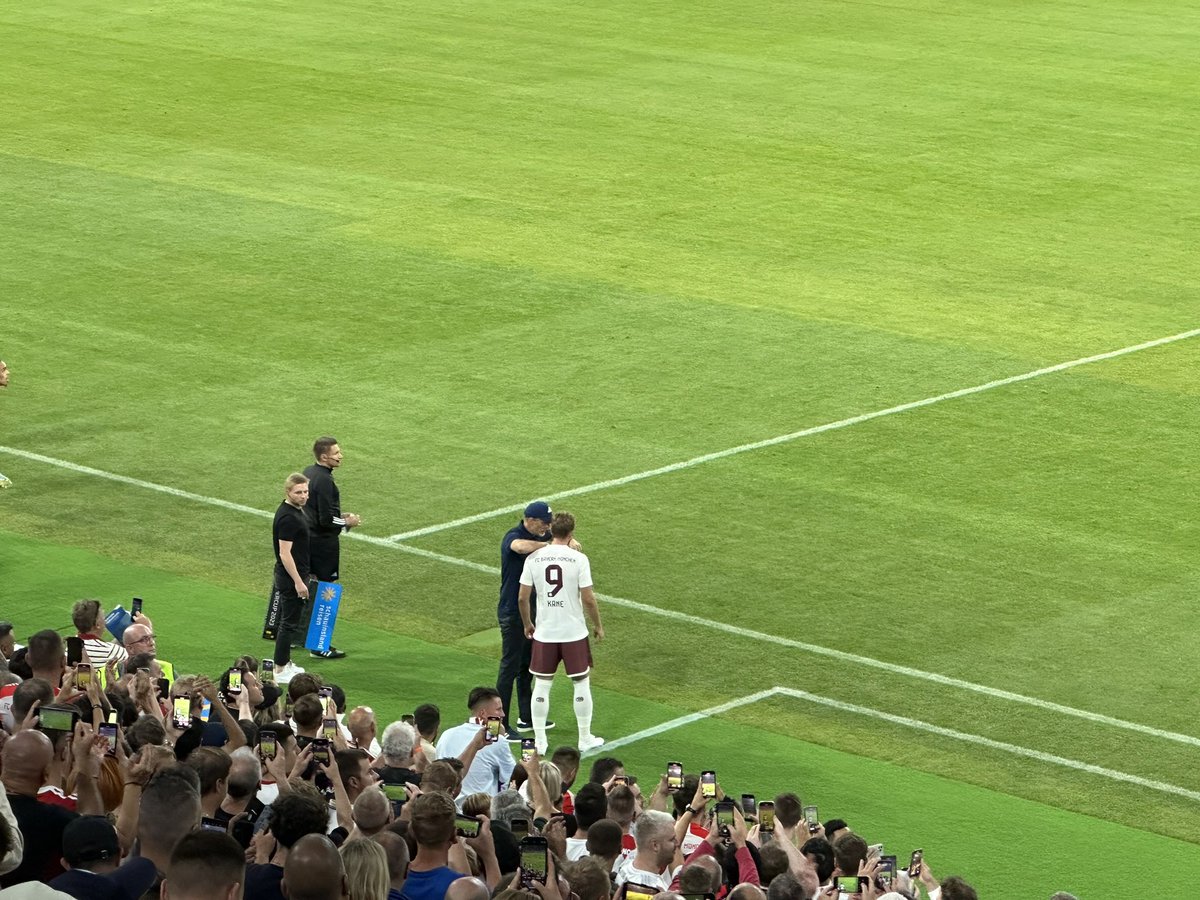 iMiaSanMia's tweet photo. Harry Kane makes his debut, replacing Mathys Tel (64') 

📸 @ManuelVeth https://t.co/ytGYRrwVhl