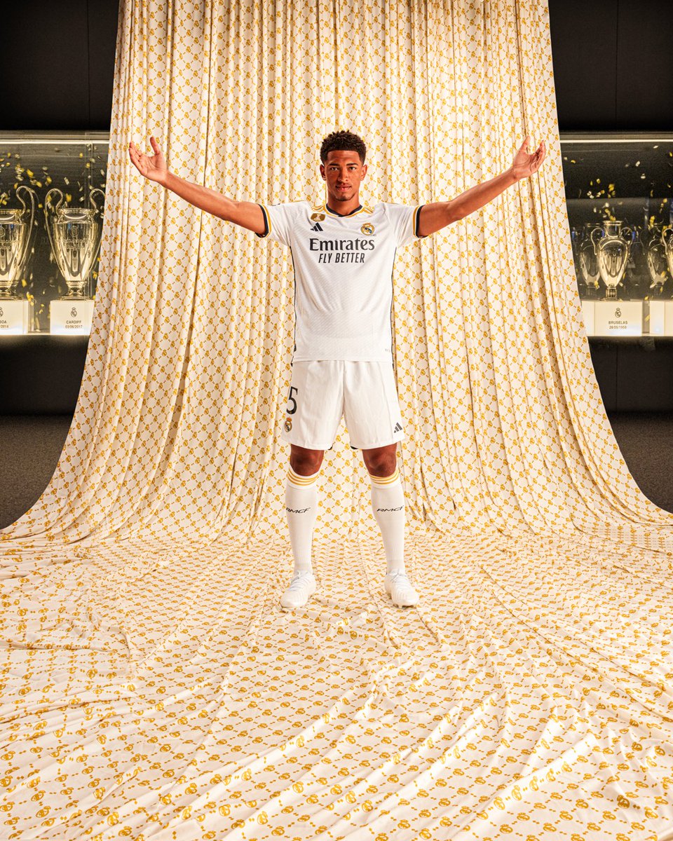 InvictosSomos's tweet photo. Jude Bellingham solo necesitó 36 minutos para marcar su PRIMER GOL OFICIAL con el Real Madrid. Debut soñado para el todoterreno inglés. DESTINADO A LA GRANDEZA.