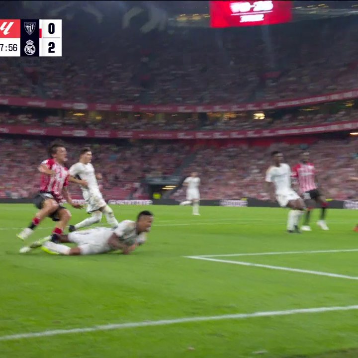 Que esto no sea penalti de Militao, tras lo  visto en Las Palmas, es una vergüenza. Otra más. La incongruencia constante en LaLiga, macho.