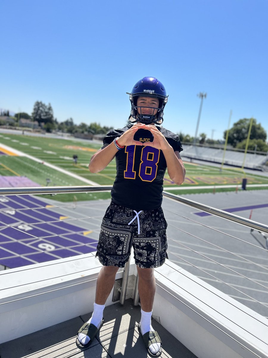 Jeremiah Lara 🦅 tweet media