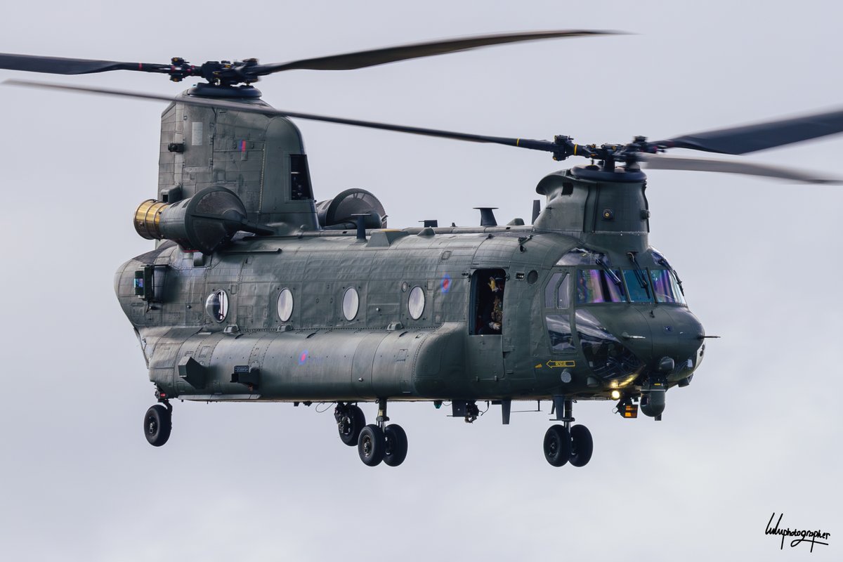 Stunning RAF Chinook display team at RAF Fairford. These helicopter displays really helped keep the show going during some of the awful weather we got #aviationphotography #aviationgeek #aviationdaily #aviation4u #aviationlovers #avgeeks #nikonphotography #riat2023