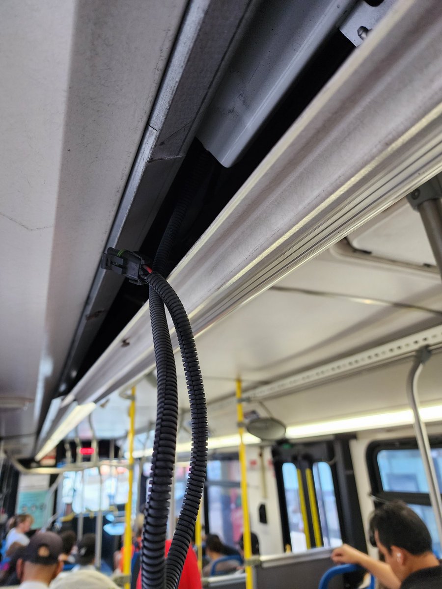 ASSanineFool's tweet image. @cta meanwhile this bus I had to wait for is just falling apart @ctaaction @CTAFails #ctasucks #ctafail