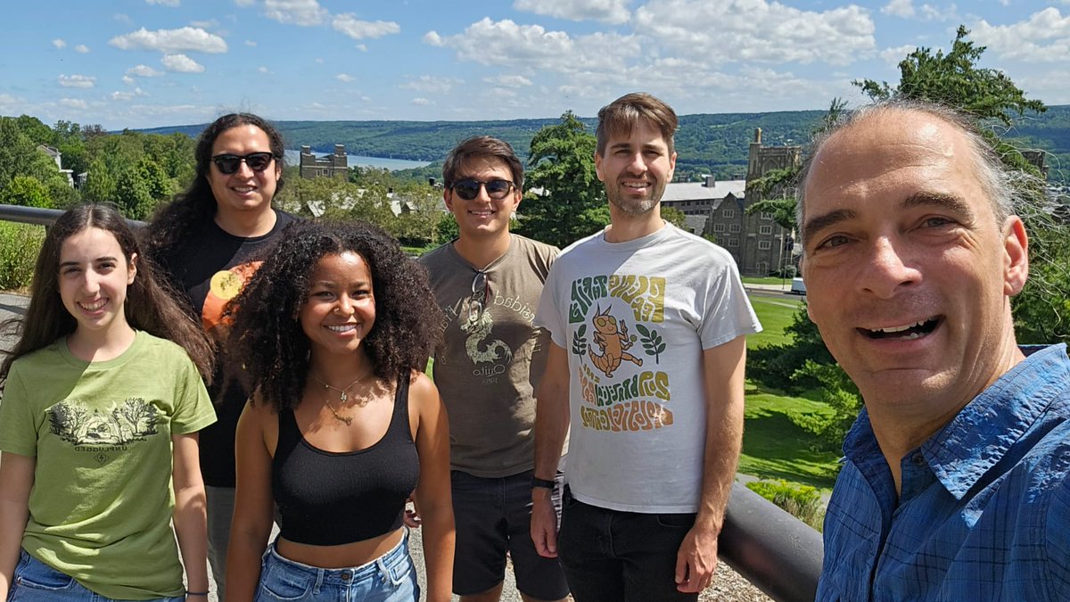 Amazing summer in @kessler_lab with my incredible lab mates. 🌿 @CornellEEB