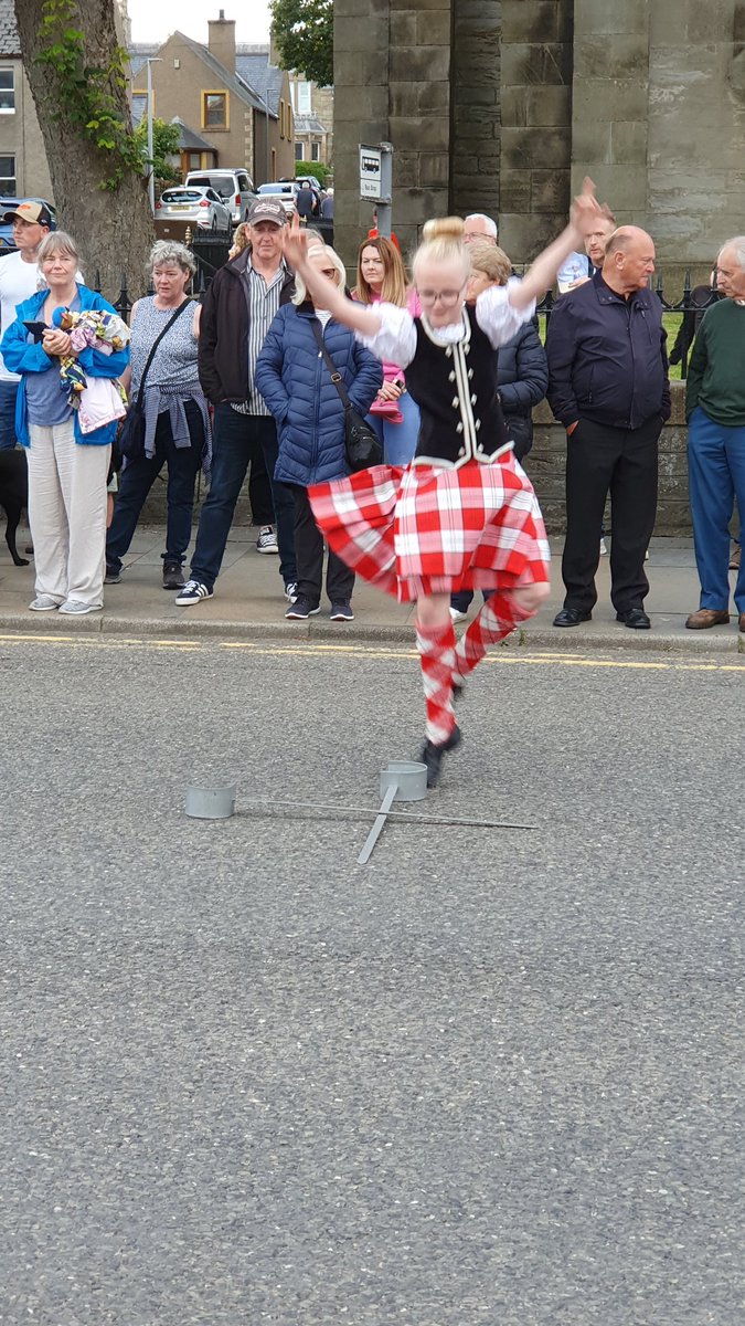 #Highlanddancing Young girl sword dancing at #Thurso