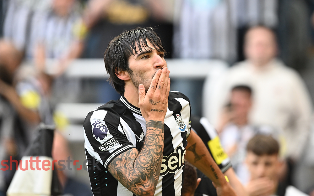 richleephoto's tweet photo. The Toon hit Villa with five goals in the Premier League opening weekend to hit the dizzy heights of top spot! With their star Italian Sandro Tonali netting on his debut #nufc #NEWVIL #premierleague #avfc #football #sportphotography https://t.co/tLFesYCGfg