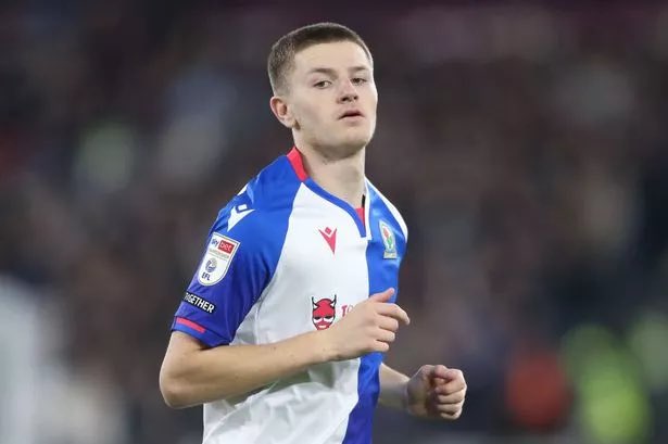 Adam Wharton 🏴󠁧󠁢󠁥󠁮󠁧󠁿 (04) is gonna have a big season for Blackburn. The Alex Scott of 23/24.