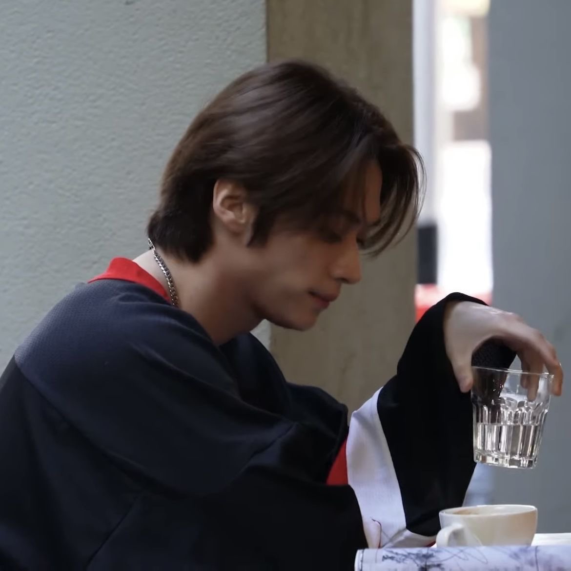 ˗ˏˋ restarting !! ´ˎ˗ not new to #kpoptwt #stantwt <3 

- looking for interactive and funny #moots
- s/her, 09, usa (est tz)
- mainly txt nmx nwjns skz en- lsrfm but any fandom is welcome 

♡ / ↻ to spread and b moots