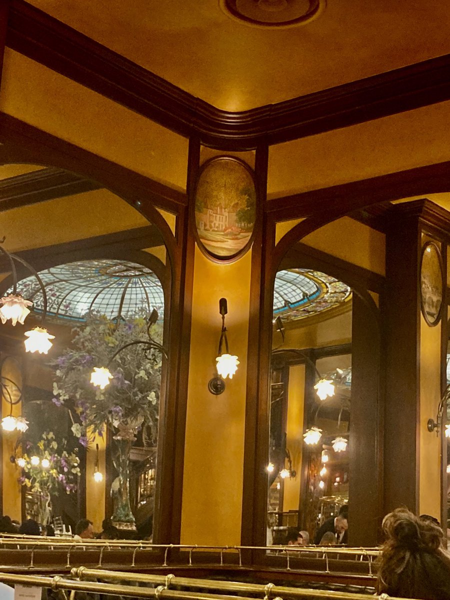 BFleurot's tweet photo. Entre la Bastille et la place des Vosges se trouve une institution , la plus ancienne Brasserie Alsacienne de Paris . Au cœur de ce joyau de style Belle Époque , Art Déco règne une élégance intemporelle 🥂😍🎨..📸B.Fleurot https://t.co/QE0h2P6fhH