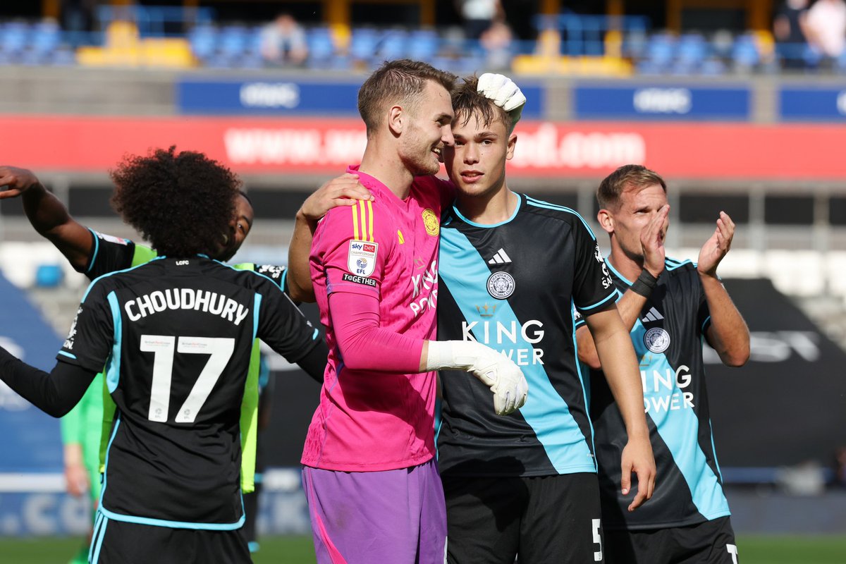 JStolarczyk1's tweet photo. League Debut for @LCFC ✅ Clean sheet and +3 pts 🔥 Great shift from the team and even better support from our fans 🦊👏 Couldn’t imagine a better week 😄

Wymarzony tydzień, 2 debiuty 2 czyste konta 🙌 Dziękuje za wsparcie ❤️ https://t.co/m8wgHiBGCA
