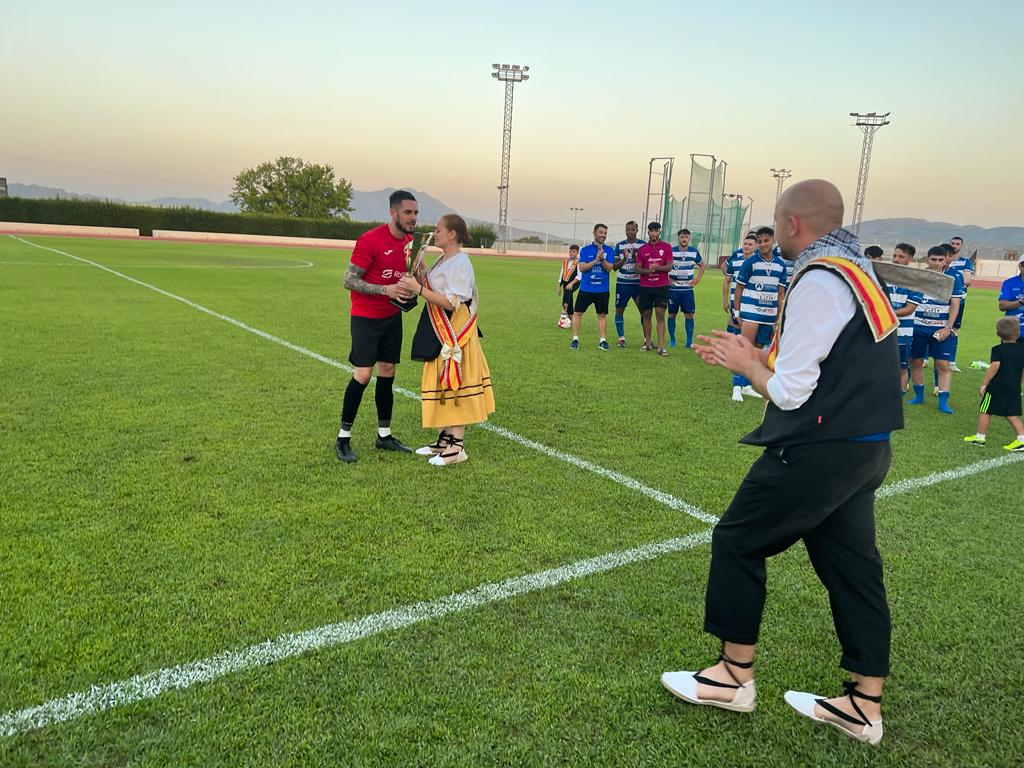 Primer test de pretemporada con victoria por 0-2, con goles de Pedri ⚽⚽.
Toca seguir entrenando y preparando la temporada y el partido del miércoles en casa frente a C.D Cieza.
Desearles mucha suerte en la liga y darle las gracias por el trato recibido <a href="/jumillaacf/">JUMILLA ACF</a> .👏