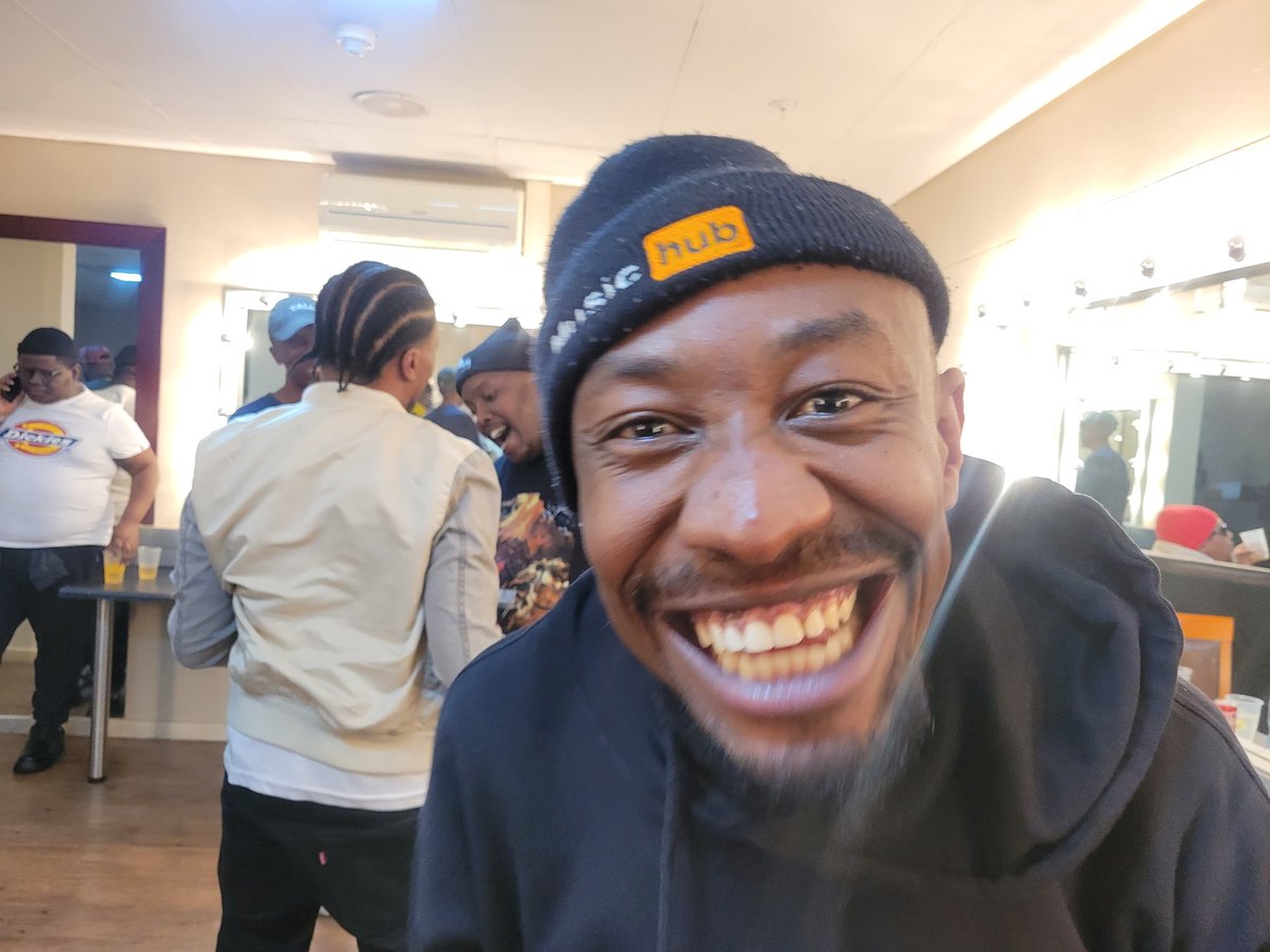 Mahoota11's tweet photo. Lmao this is @SpeekaRSA being Speeka, by the way!!! ๐๐ #16thBar https://t.co/bk2Jznhi96