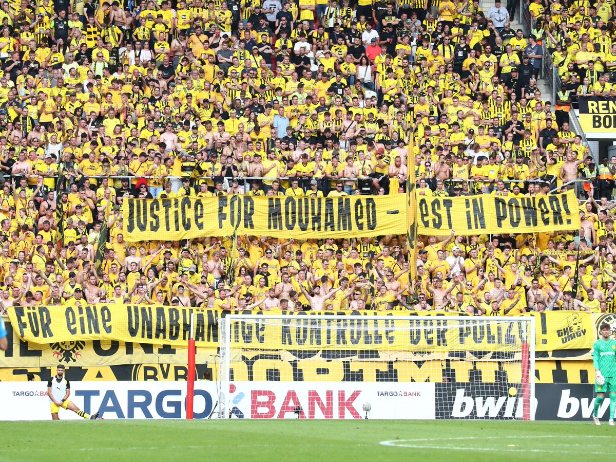 schwatzgelbde's tweet photo. Souverän mit 6:1 (3:1) schlägt der #BVB in der ersten Hauptrunde des #DFBPokal den TSV #SchottMainz und zieht damit in die zweite Runde ein. Hier sind  unsere #Kurvenfotos zu #TSVBVB. 📷 https://t.co/fjozOVXb3Y