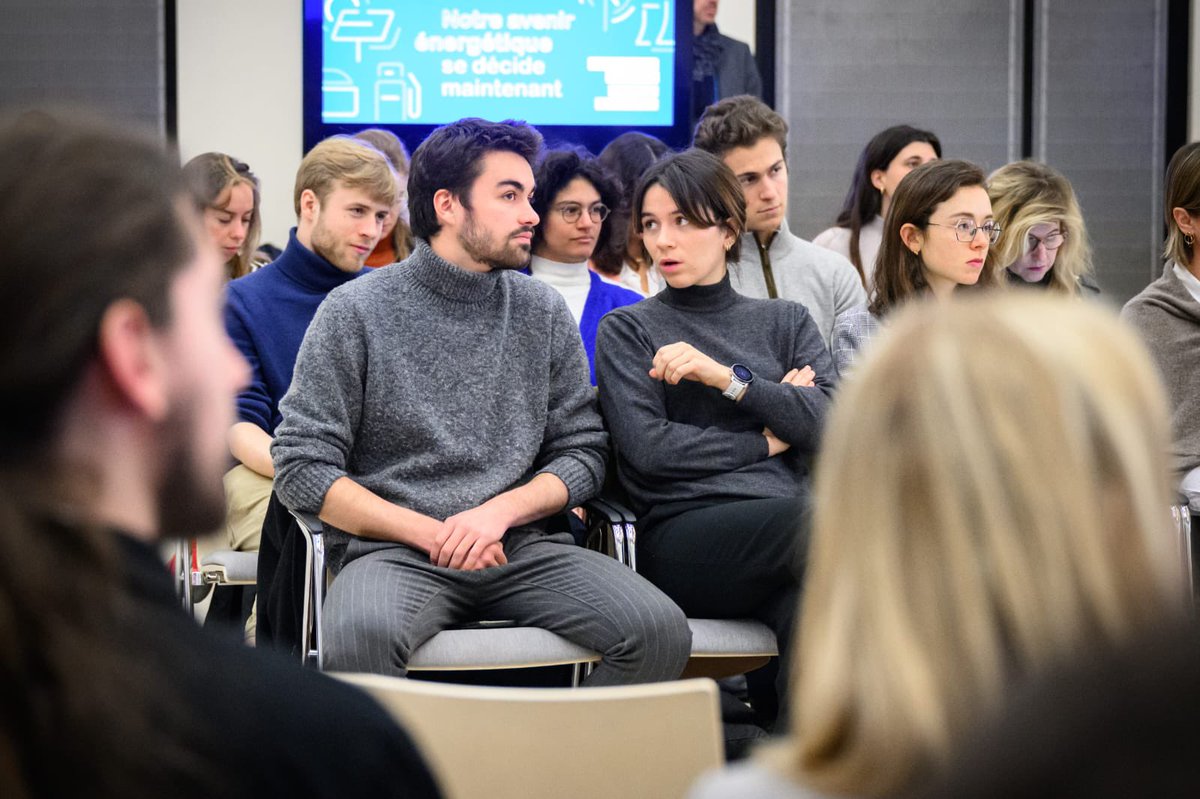 #ENR, nucléaire, rénovation thermique… Nous allons créer plusieurs centaines de milliers d’emplois bien rémunérés pour lutter contre le dérèglement climatique.

La transition énergétique, c’est aussi des opportunités majeures pour les jeunes.

#JourneeInternationaledelaJeunesse
