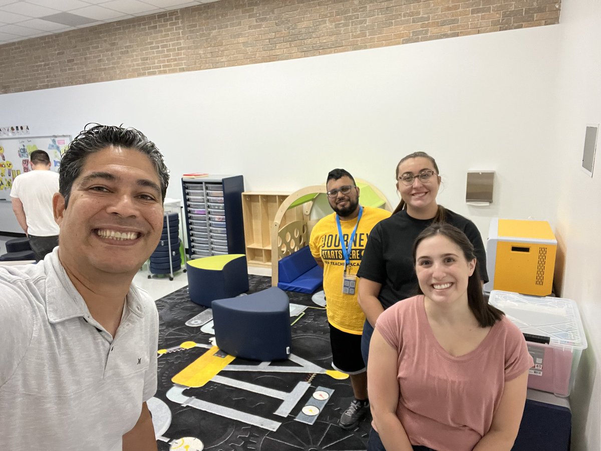 DrGplus1's tweet photo. Ready to roll. Proud of my team who went above and beyond by working today to ensure we are ready for Monday!! #buildingwiththebest #Sciencestartshere #contructiondidnotstopus @dallasschools Thanks to @TransformDISD @N_Bernardino and the Dallas bond office for supporting us. https://t.co/Ot1oXVnEEW