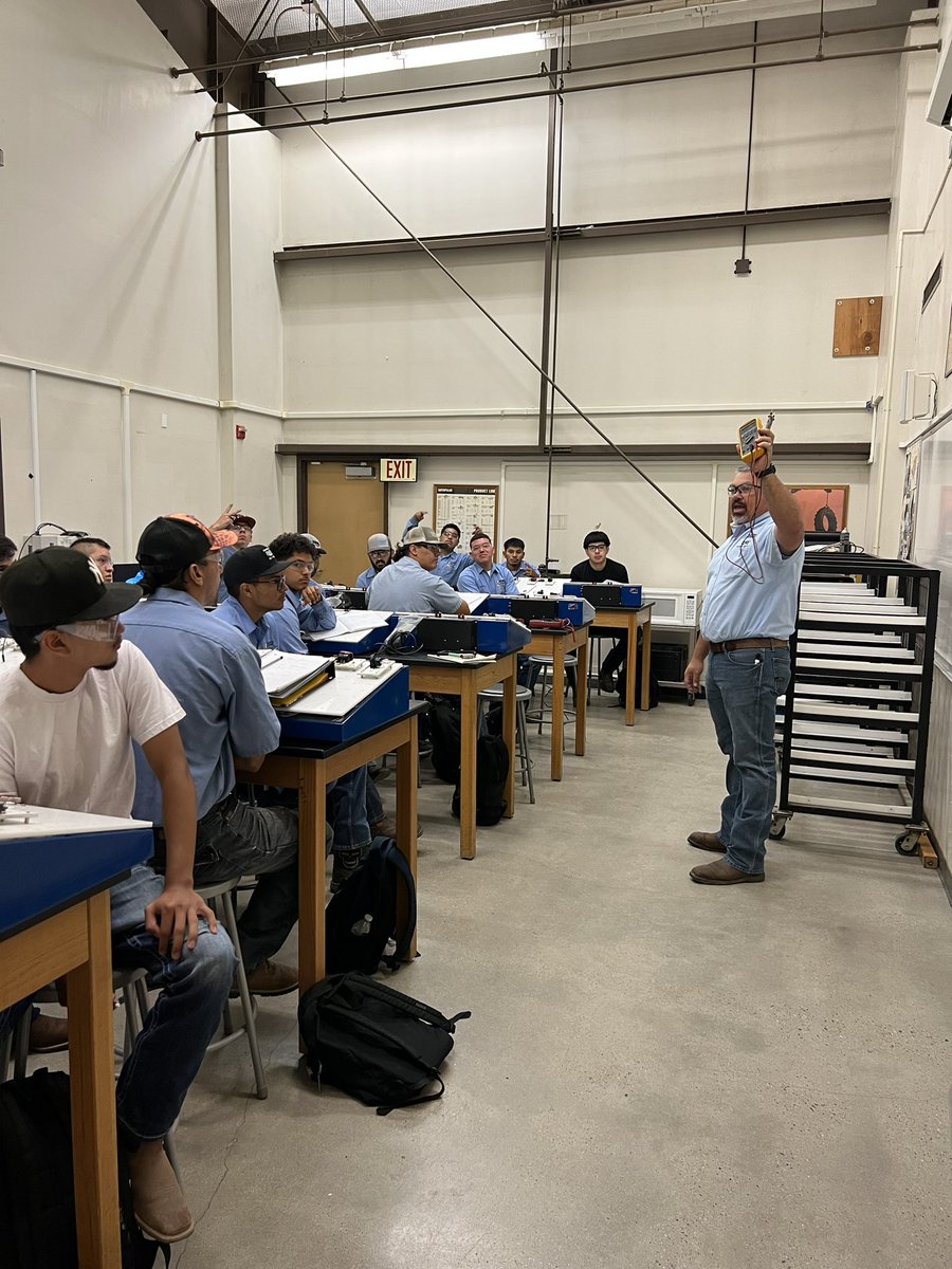 RCMechAg's tweet photo. Here are some first week highlights of instruction from our MAG program!!! We’ve also seen huge growth in our program as we are at near capacity for all our MAG courses. #ReedleyCollege #QuinnCat #futuretechnician #hydraulics #fpti #multimeters https://t.co/15vLOHQT75