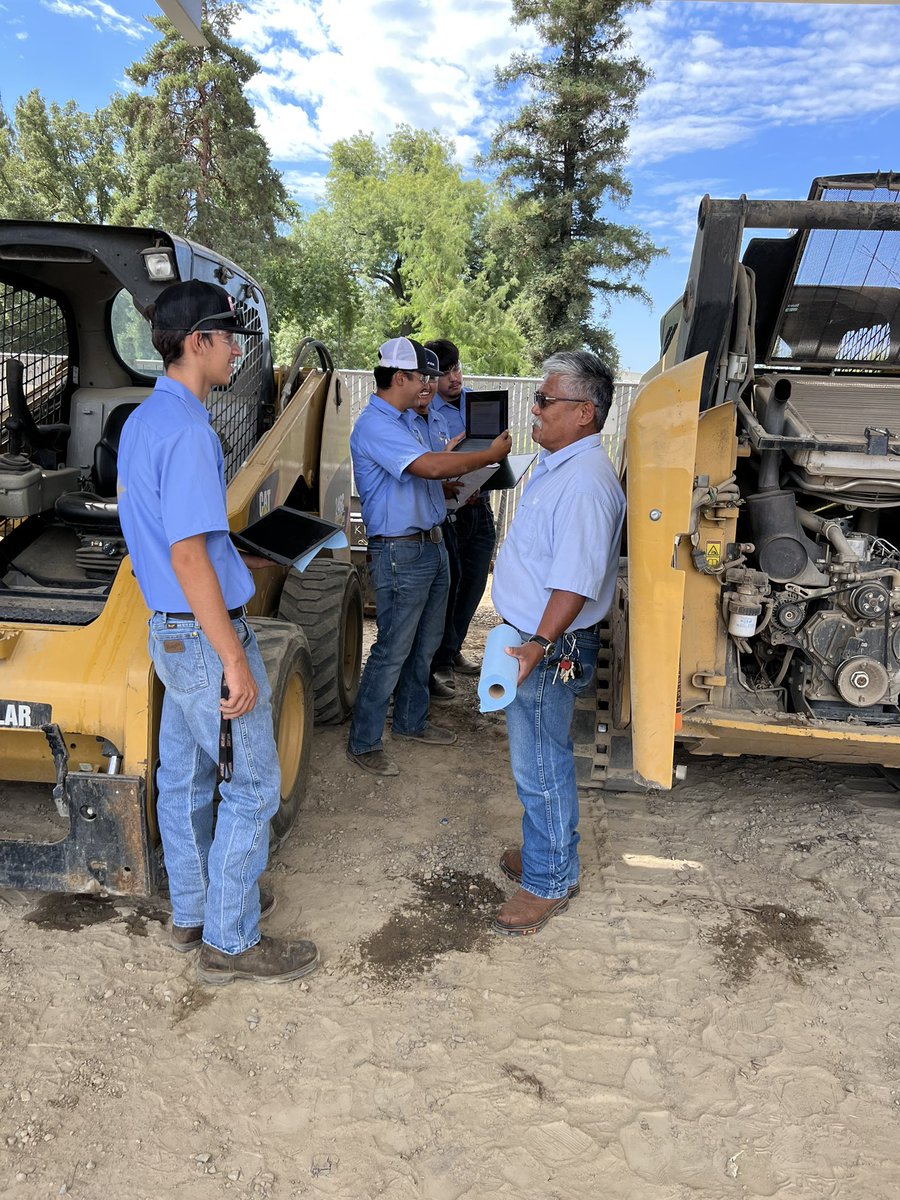 RCMechAg's tweet photo. Here are some first week highlights of instruction from our MAG program!!! We’ve also seen huge growth in our program as we are at near capacity for all our MAG courses. #ReedleyCollege #QuinnCat #futuretechnician #hydraulics #fpti #multimeters https://t.co/15vLOHQT75