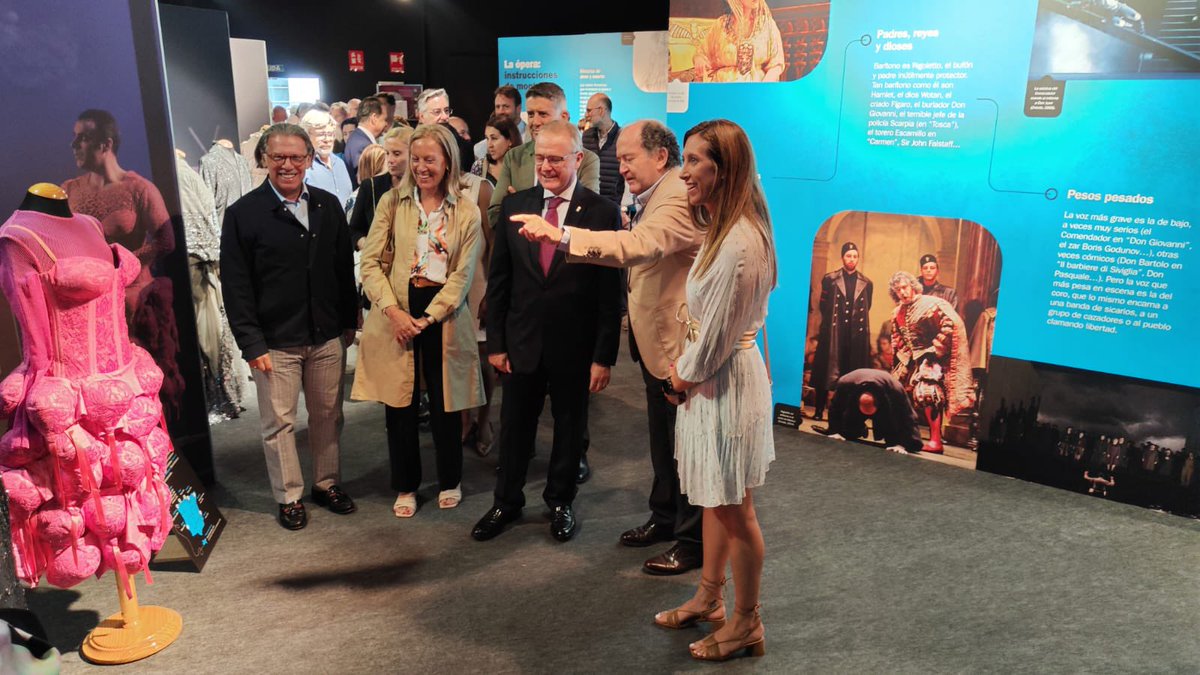 PilarFPardo's tweet image. Hoy un gran grupo del @PP_Asturias realizamos una visita a @Feriasturias donde comprobamos de primera mano las interesantes propuestas de la #FIDMA que llevan empresas e instituciones de #Asturias. 

#FIDMA2023 #Gijón