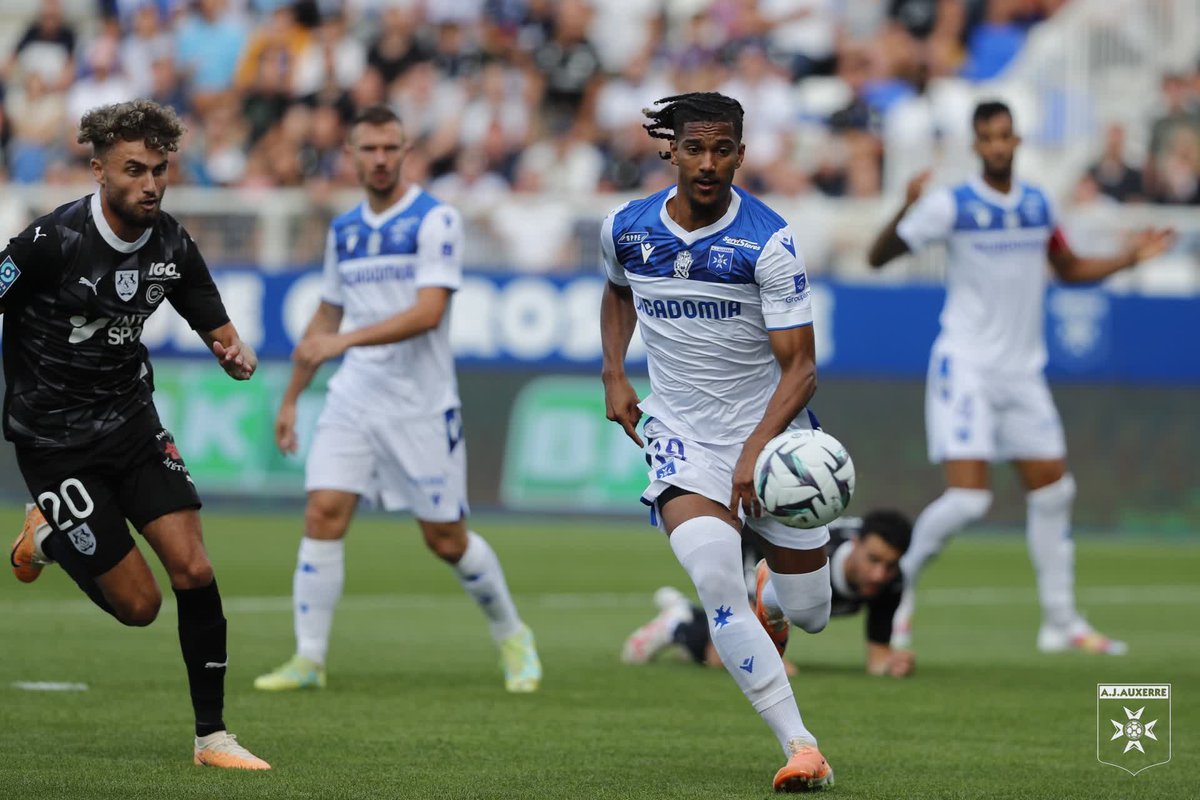 AJA's tweet photo. Pas les débuts rêvés à domicile, mais on reviendra plus forts 💪
📸 Les photos de la rencontre 👉 https://t.co/aoVW4GyIPT
#TeamAJA #AJAASC https://t.co/H2agM2Z1k7