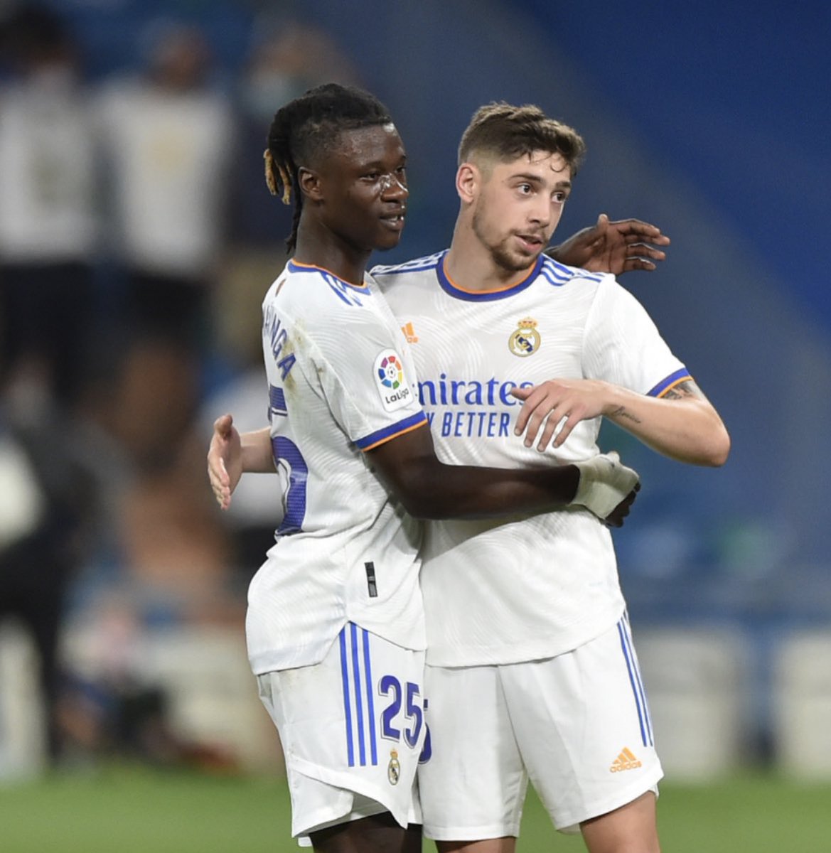 mitsojr's tweet photo. Real Madrid’s midfield is REALLY energetic thanks to Camavinga and Valverde on the flanks. The fact that both played the fullback positions at some point and have decent attacking awareness is contributing in stabilizing the defensive and attacking phases.. #AthleticRealMadrid https://t.co/xhdSZJvLsD