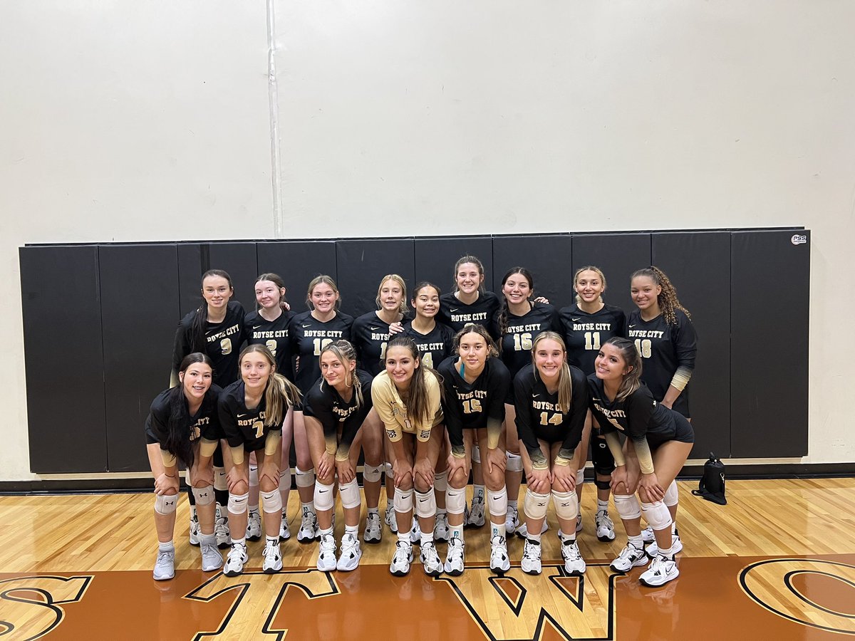 The Lady Bulldogs take 3rd out of 32 teams at the Westwood Showcase Tournament to kick off the season 10-1! 

Congrats to Alayna Howard and Kylee McCoy for being nominated to the All-Tournament team.