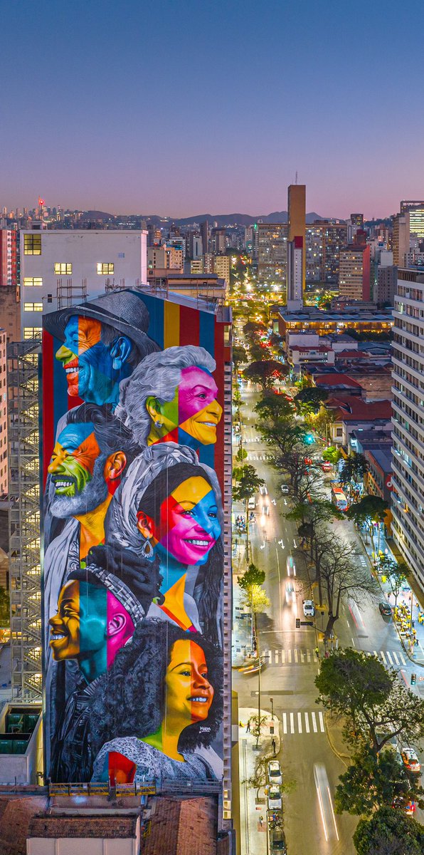 kobrastreetart's tweet image. Os rostos que retratei aqui na empena do Sesc Minas são de pessoas comuns, trabalhadores, cidadãos de BH. Quero que este mural funcione como um reconhecimento à importância de todos e todas: porque são as pessoas simples que verdadeiramente constróem a cidade.