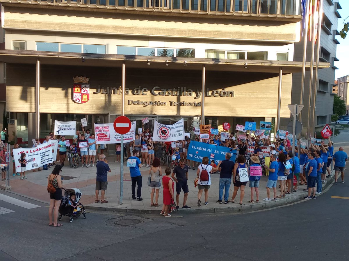#AbrazoAlAgua ha llegado desde  #Fuentearmegil hasta #Soria.
#StopGanaderiaIndustrial
Queremos #AguaSinNitratos