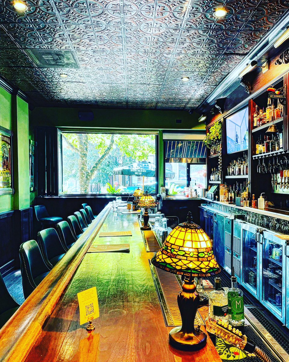 What are your Saturday night plans?

#greenpostpub #saturdaynight #saturday #lincolnsquare #datenight❤️ #dateideas