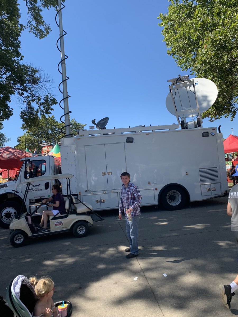 DampOval's tweet photo. Finally found the FBI surveillance van https://t.co/BzXx0Ea9cL