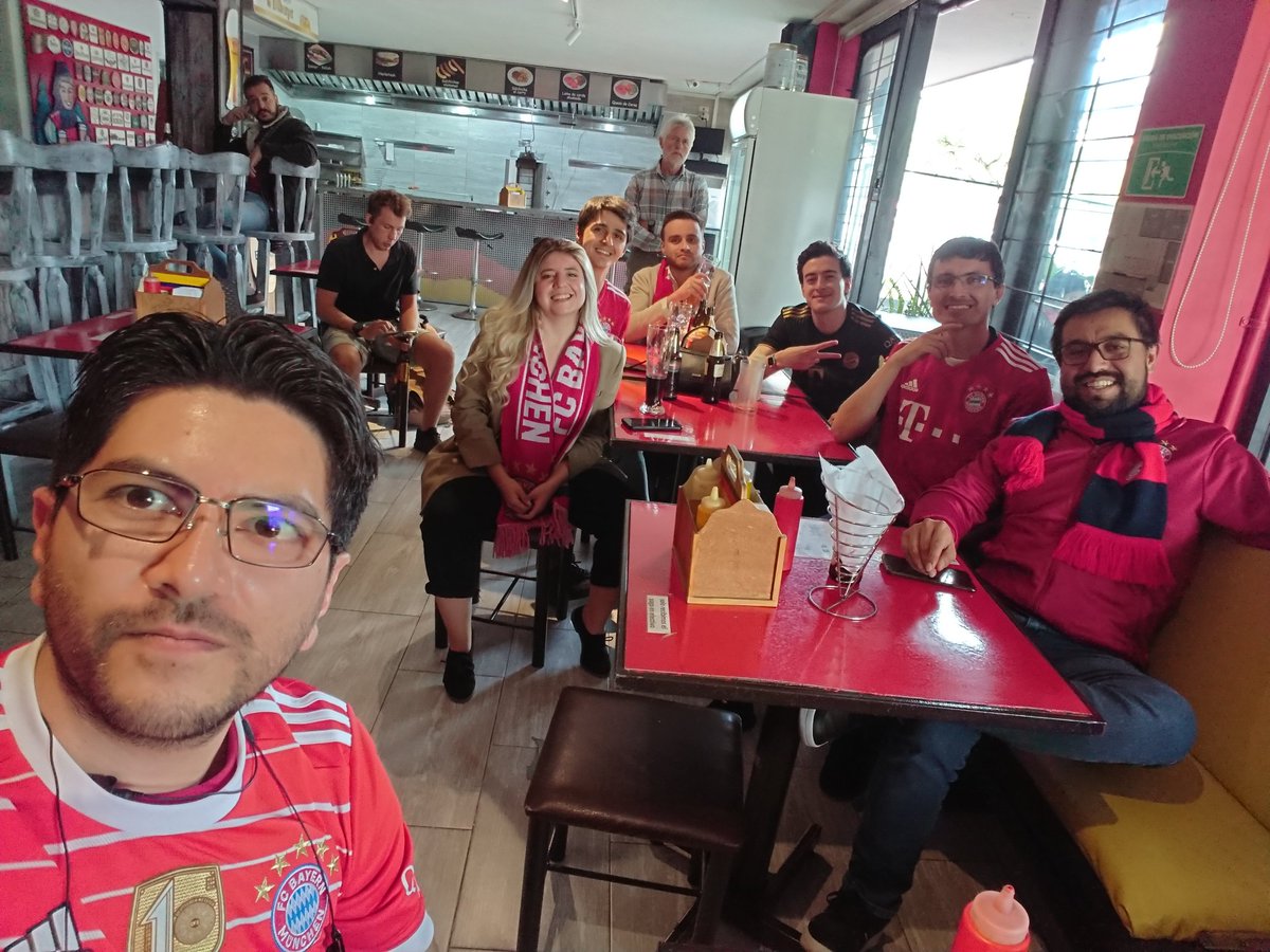 Un comienzo amargo para la temporada, pero aquí estamos; y como dijo el expresidente, ¡aquí nos quedamos! Firmes con el @FCBayernES #MiaSanMia #MiaSanRWK