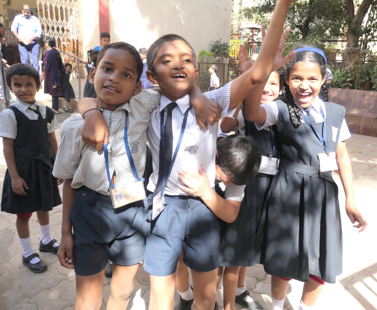 FriendsofAseema's tweet photo. BORDERS
"Do not let them convince you that your soul is as small as a country, a border, or a language. Your soul is bigger than any border. Your soul knows the first language ever languaged &amp; this language sounds like light &amp; flows like water." -- Vanessa German #GLOBALCOMMUNITY https://t.co/Wql9NdpTev