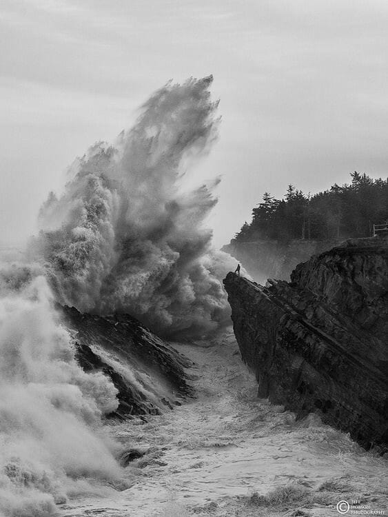 literlandweb1's tweet photo. "Cuando las probabilidades son imposibles, cuando todo parece perdido, ese es el tiempo para estar en calma”.  
Ian Fleming
📷Jeff Hobson https://t.co/jApvEu7O1t