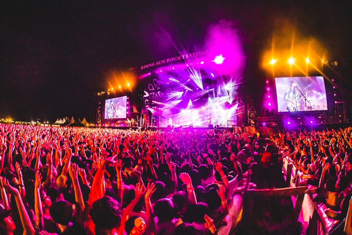 super_beaver's tweet photo. 【#RSR23 】

『RISING SUN ROCK FESTIVAL 2023 in EZO』

石狩湾新港樽川ふ頭横野外特設ステージ

夜のSUN STAGEにオンステージ！
満員のフロアから震えるほどの大歓声！
最高の時間をありがとうございました！

またこの場所であなたと音楽出来ますように！
photo by @cazrowAoki 
#SUPERBEAVER https://t.co/vzoTwxiycq