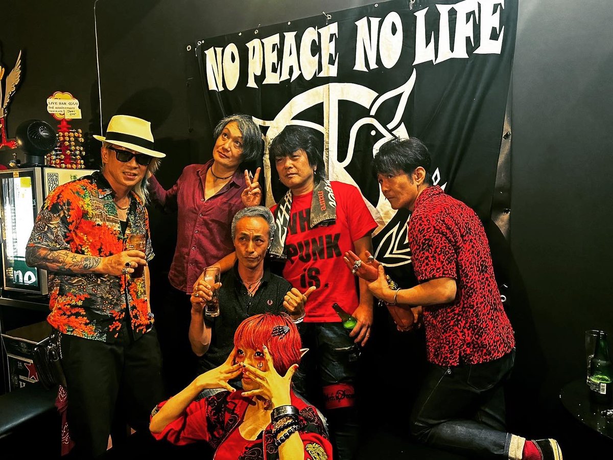 the69sin's tweet image. THANKS FOR COMING!!! 

8月12日(sat)
LIVE BAR大久保くじら号
『NO PEACE NO LIFE vol,14』

 -渡辺 伸一 solo setlist- 
１.HummingBird
２.WAR IS(not)OVER
３.祈り
４.カモメ
５.Life Chain
６.エノラエゲイ
７. A Whole New World
-en-
８.calling／氷室京介

#thanksforcoming