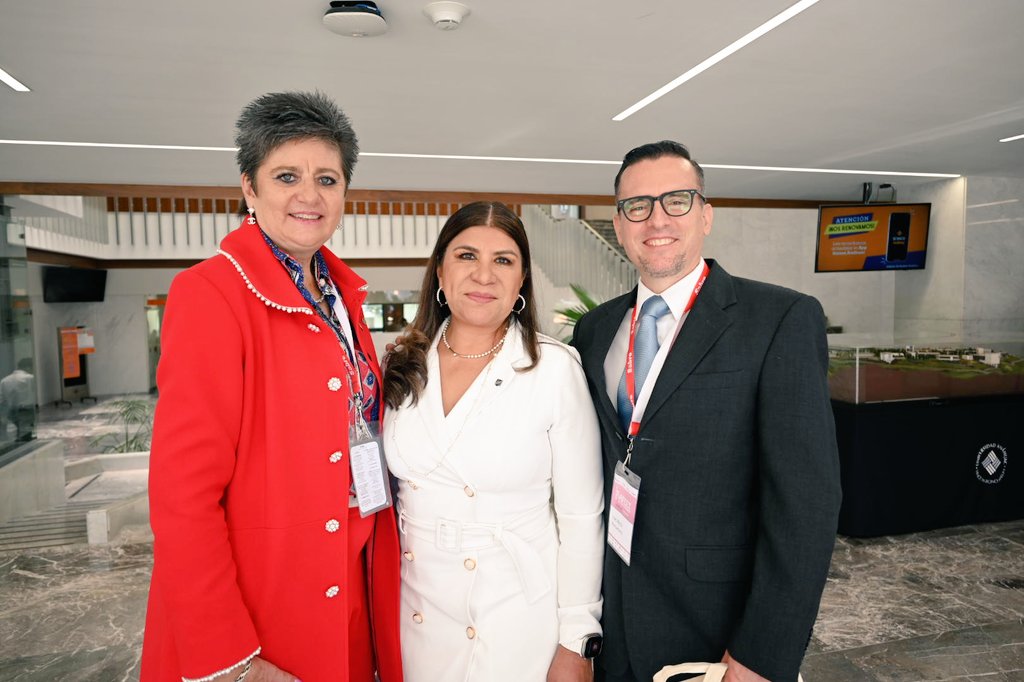 NexosTuristicos's tweet image. Destacada participación de Angie Angón, Presidente del Club Skål Internacional México y Directora General de Dreams y Secrets Resort &amp;amp; Spa Huatulco, durante el VI Congreso Internacional de @AFEETMex, al destacar que la #sustentablilidad es "satisfacer las necesidades del presente…