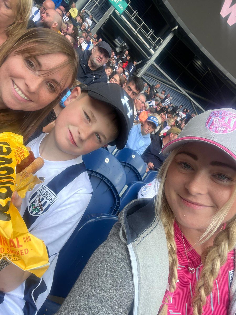 shazkee's tweet photo. Will take the three points and the sunshine that came out at the end ☀️

First home game back at The Hawthorns @MichelleKeeley2 

#family #familytime #sisters #nephew #mum #fosterbro #aunty #wba #coyb #3pointsinthebag #onlyjust https://t.co/PShvCHxVyb