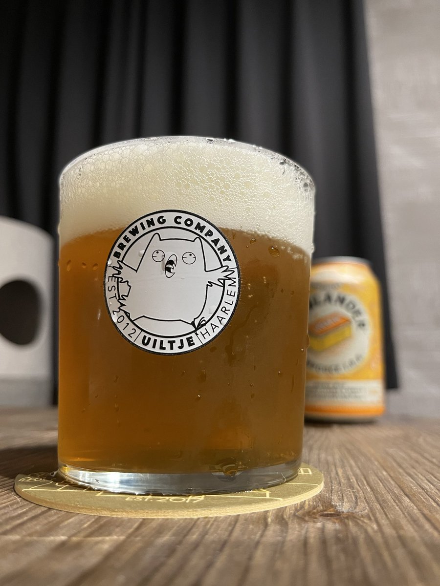 beer_telling's tweet photo. オランダのボタニカルビールを作る醸造所 #Lowlander の、Tompoule IPA。雑貨店HEMAとのコラボ!
オレンジアイシングの安い甘味とバニラ、IPAの適度な苦味。意外と悪くないんだよなー。この、駄菓子みたいな感じ。
#クラフトビール https://t.co/dc9zZR0QAv