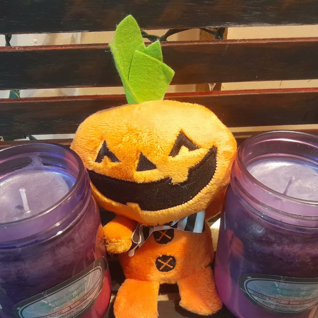 KozmoQueen's tweet photo. New #candles in my shop https://t.co/XmXQ5lyHnm #candlemaker #womanowned https://t.co/arGD5v5DPm