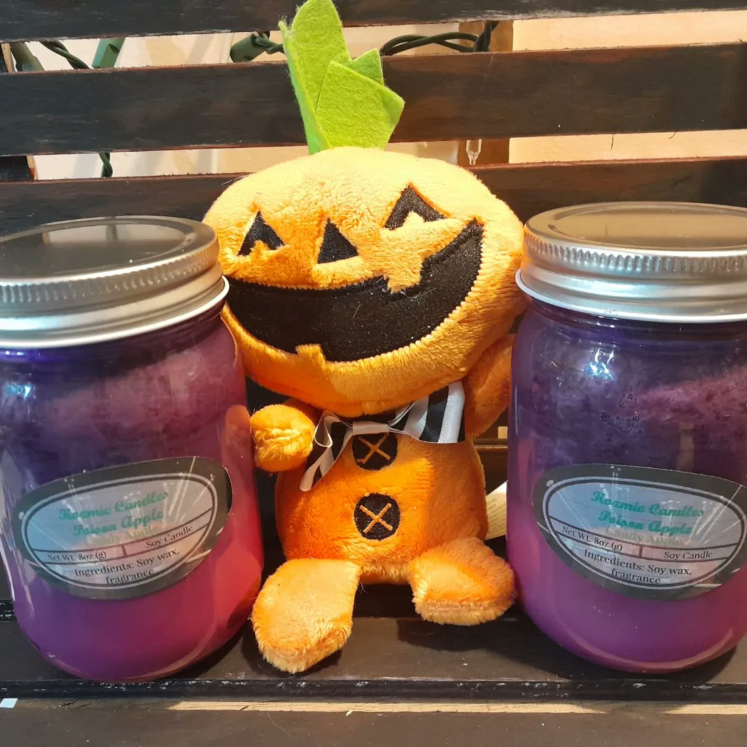 KozmoQueen's tweet photo. New #candles in my shop https://t.co/XmXQ5lyHnm #candlemaker #womanowned https://t.co/arGD5v5DPm